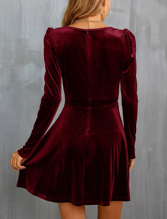 Sukienka mini rozkloszowana z głębokim dekoltem w kształcie litery V Pepita-Sukienki-Evoranow